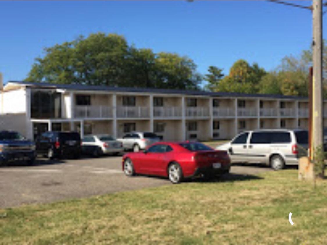 Economy Inn North Randall Exterior photo